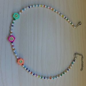 Smiley pearl necklace